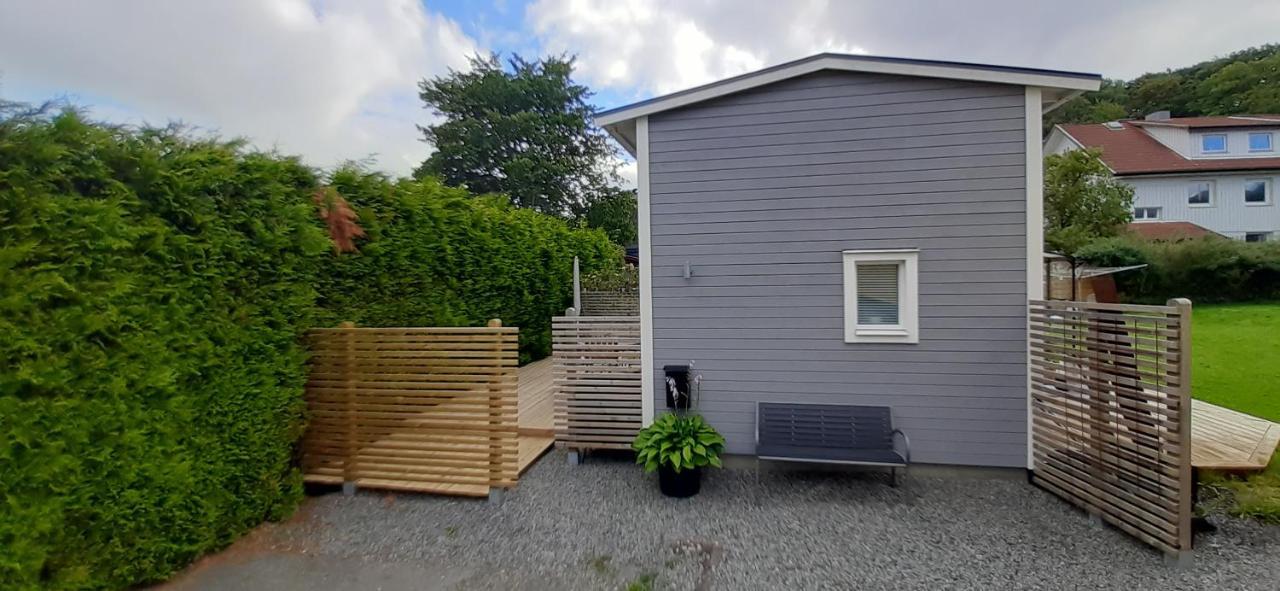 Tiny Grey House With Loft, 15 Min From City Center Gotemburgo Exterior foto